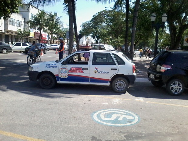 Segundo morador de Araruama, guarda disse que podia estacionar porque é ''autoridade''. (Foto: Paulo Mendes/Arquivo pessoal)