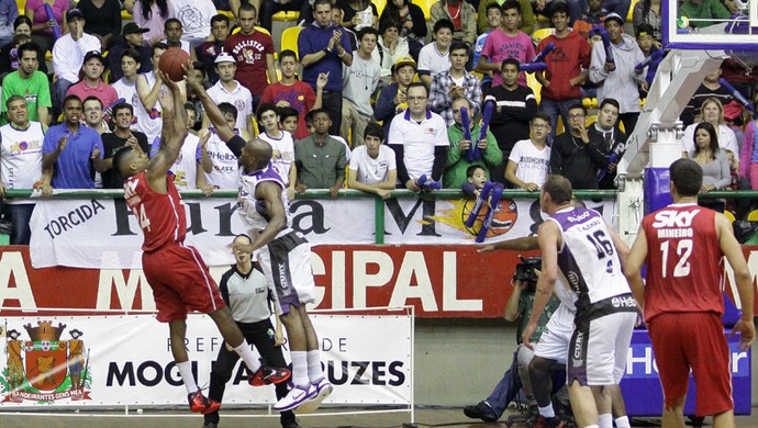 Mogi x Pinheiros - NBB - Jogo 3 (Foto: Cleomar Macedo)