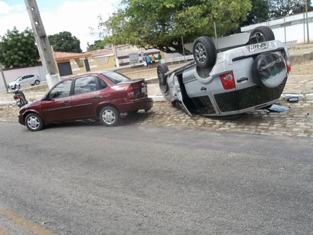 Eco Sport bateu em Gol e capotou, atingindo outro veículo em seguida em Mossoró, RN (Foto: José Nílson Ferreira/Passando na Hora)