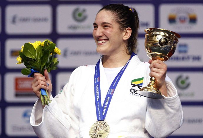 Mayra Aguiar com medalha Mundial de Judô (Foto: EFE)