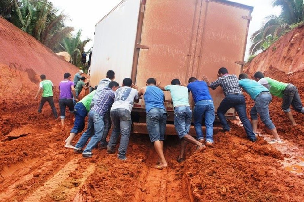 Problemas acontecem em trecho de 100 quilômetros entre Calçoene e Oiapoque (Foto: Odilon Filho/Arquivo Pessoal)