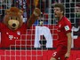 Thomas Müller disputa gol mais belo da Europa com Håvard Nordtveit