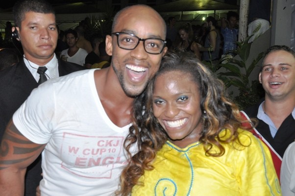 Ex-BBB Lucival com Ludmillah Anjos, ex-participante do ‘The Voice Brasil’, em Salvador, na Bahia (Foto: Genilson Coutinho/ Divulgação)