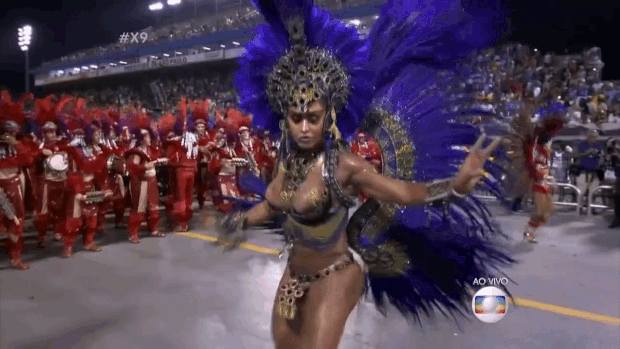Gracyanne Barbosa é a rainha de bateria da X-9 Paulistana (Foto: Reprodução/TV Globo)