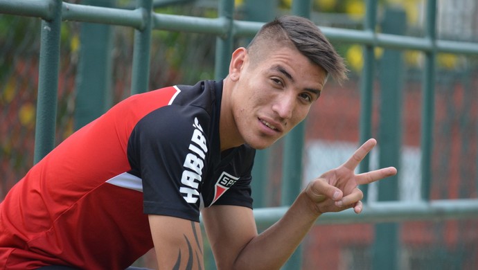 Denilson promete prêmio a Centurión em caso de três gols; Dracena duvida