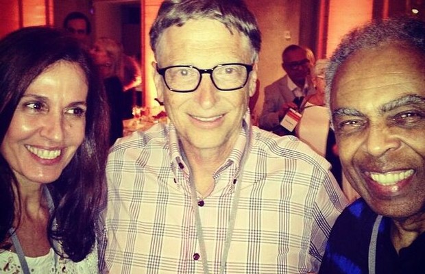 Flora Gil, Bill Gates e Gilberto Gil na festa em Harvard (Foto: Divulgação)