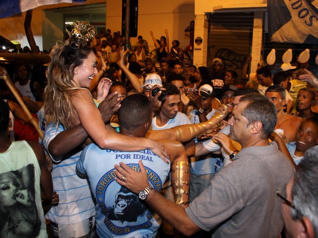Sabrina Sato em ensaio de rua da Vila Isabel, na Zona Norte do Rio (Foto: Daniel Pinheiro/ Divulgação)