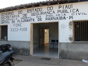 Jovem foi encaminhada para a Central de Flagrantes de Parnaíba (Foto: Patrícia Andrade/G1)