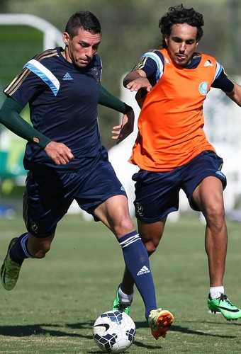 Diogo promete boa recepção aos argentinos e explica tática de Gareca
