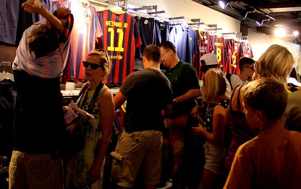 camisa neymar barcelona número 11 (Foto: Luiz Carlos Wessler / Futura Press)