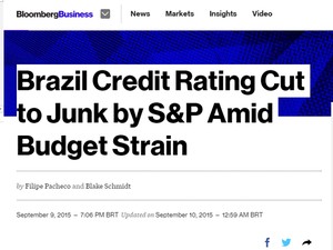 Bloomberg destaca o corte na nota de crédito do Brasil (Foto: Reprodução/Bloomberg)