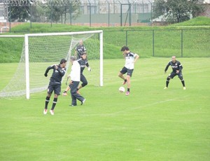Pato treino Corinthians (Foto: Diego Ribeiro)
