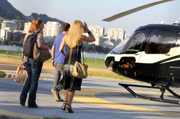 Angélica no heliponto da Lagoa Rodrigo de Freitas (Foto: JC Pereira / AgNews)