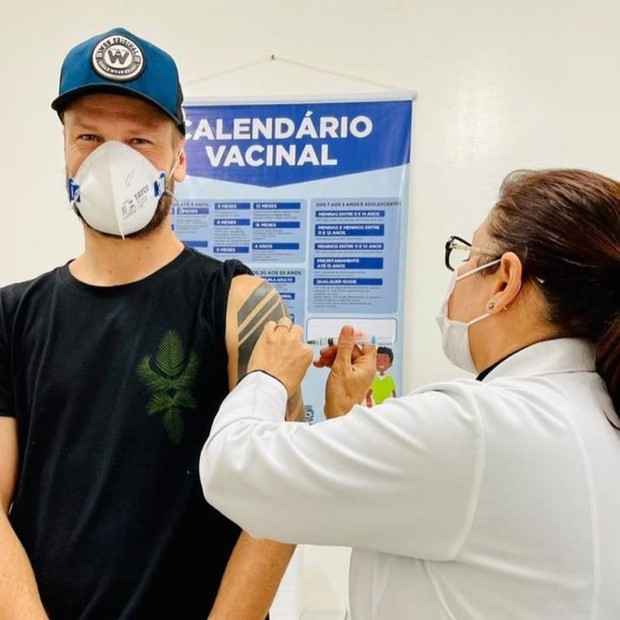 Rodrigo Hilbert é vacinado contra Covid-19 (Foto: Reprodução/Instagram) Rodrigo Hilbert é vacinado contra Covid-19 (Foto: Reprodução/Instagram)