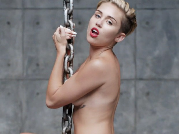 Miley Cyrus no clipe de 'Wrecking ball' (Foto: Divulgação) Miley Cyrus no clipe de 'Wrecking ball' (Foto: Divulgação)