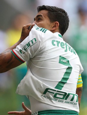 Barreto questiona por que Palmeiras não assume favoritismo