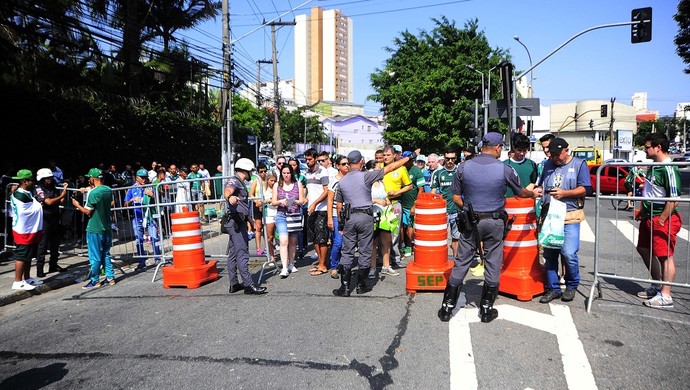 Palmeirenses promovem campanha na internet pedindo liberação do entorno da arena
