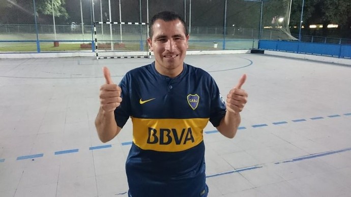 Descrição da imagem: Silvio Velo com a camisa do Boca Juniors (Foto: Reprodução/Facebook)