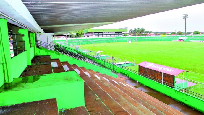 Estádio Mozart Veloso do Carmo, em Rio Verde (Foto: Marcello Dantas/O Popular)