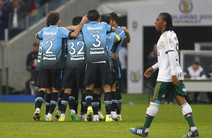 Comemoração grupo Grêmio  (Foto: Eduardo Moura/GloboEsporte.com)