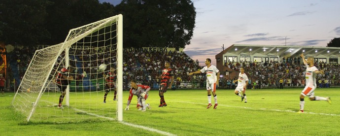 Flamengo-PI x River-PI pela quarta rodada do Campeonato Piauiense (Foto: Abdias Bideh/GloboEsporte.com)
