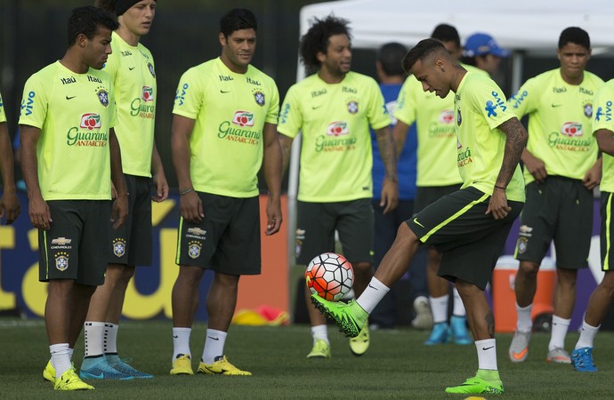 Neymar treino seleção Nova Jersey (Foto: Leo Correa / MoWA Press)