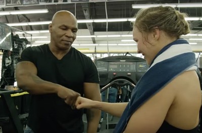 Mike Tyson e Ronda Rousey (Foto: Reprodução/YouTube)