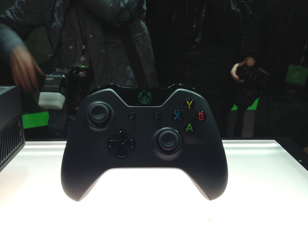Controle do Xbox One ainda usará pilhas Controlenovo