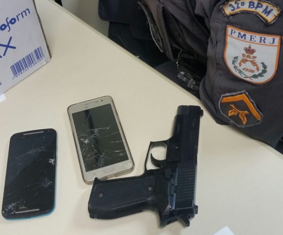 Apreensão aconteceu na noite desta sexta (30) em Casimiro de Abreu, RJ  (Foto: Divulgação/Polícia Militar )