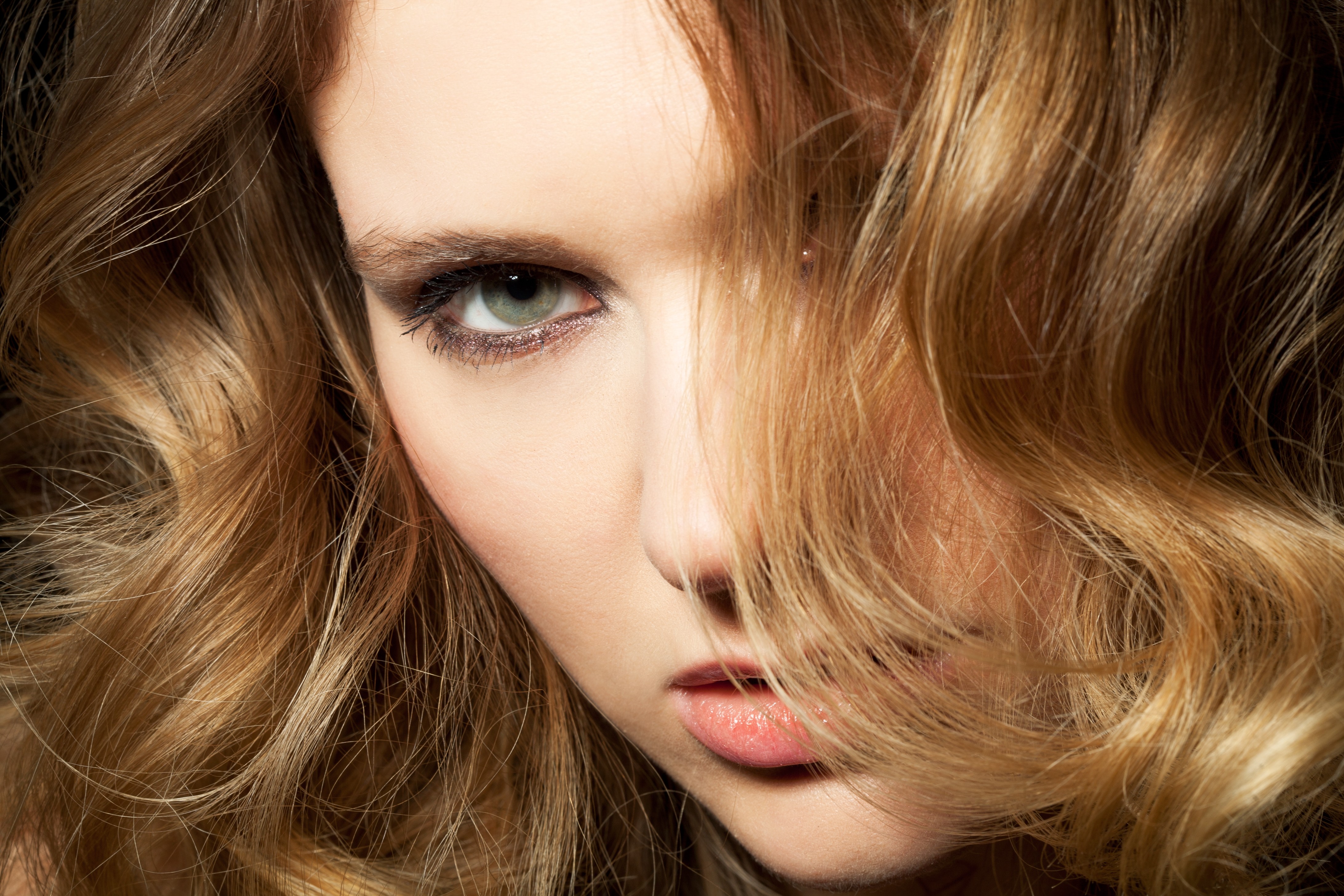 “Um tratamento fácil que eu recomento para as minhas clientes é saturar o cabelo com um óleo" (Foto: Thinkstock)
