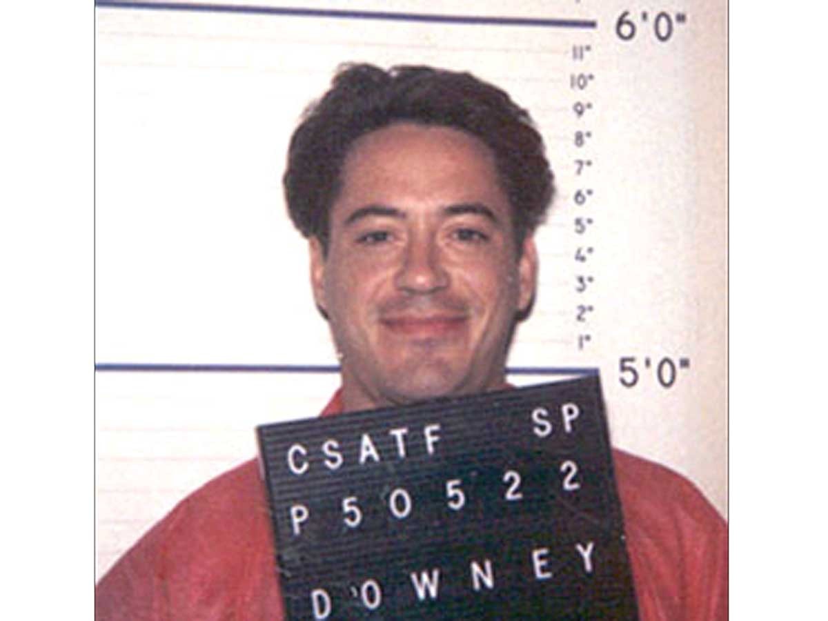 Os anos 90 foram de idas e vindas de Downey, Jr. à prisão (Foto: Divulgação)