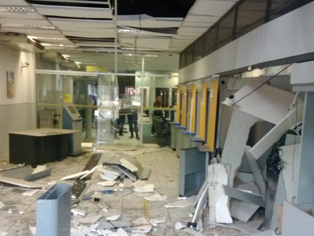 Após cometer o crime, os bandidos fugiram e ainda não foram localizados. (Foto: Franklin Portugal/TV Asa Branca)