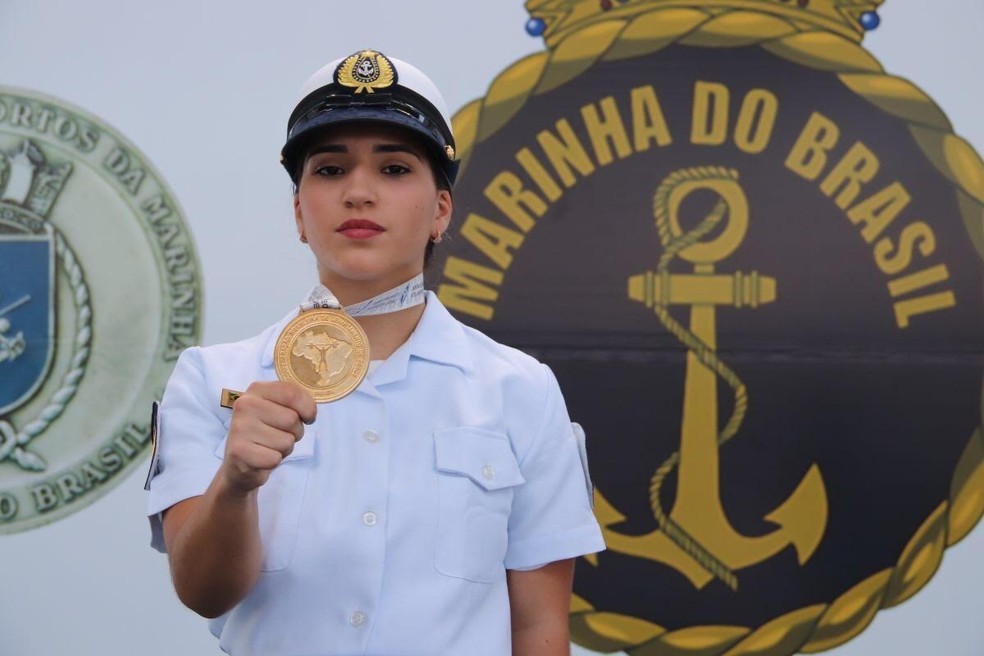 Emily Rosa exibe a medalha de ouro no peito (Foto: Divulgação)