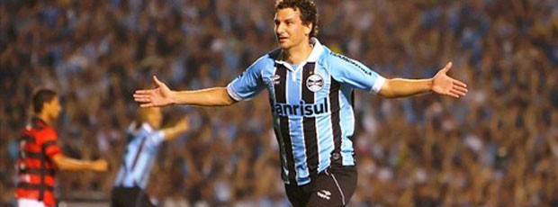 Elano, Grêmio e Atlético-Go (Foto: Lucas Uebel / Site oficial do Grêmio)