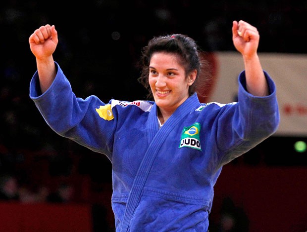 Mayra Aguiar comemora medalha de ouro no Grand Slam em Paris (Foto: Divulgação / Federação Internacional de Judô)