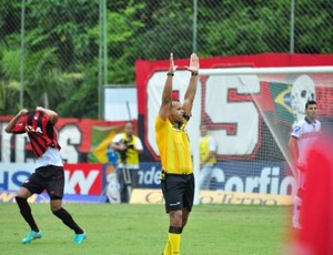 Edivaldo Elias da Silva, árbitro paranaense (Foto: Divulgação/Site oficial do Atlético-PR)