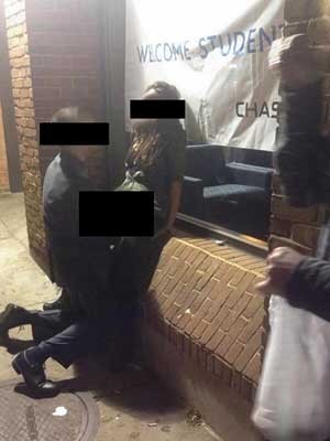 Foto viral de duas pessoas que aparecem em ato de sexo em público perto do campus da Universidade de Ohio (Foto: Reprodução/ Twitter/ VY_VANCE)