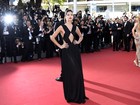 Première em Cannes reúne tops e atrizes com looks sexy