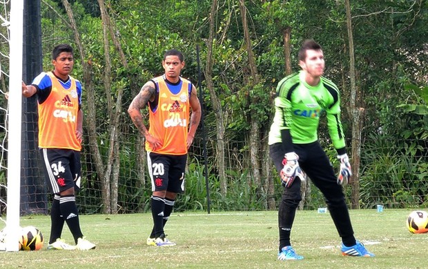 Carlos Eduardo treino Flamengo (Foto: Cahê Mota)