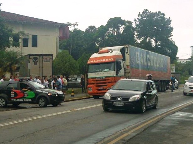 Caminhão com sistema de conservação tranporta corpos para o Paraná (Foto: Gabriela Machado/Divulgação)