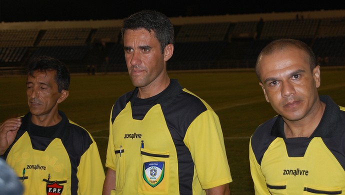 Emanoel Diniz, árbitro (Foto: Silas Batista / GloboEsporte.com) Emanoel Diniz, árbitro (Foto: Silas Batista / GloboEsporte.com)