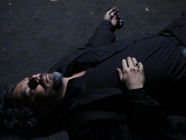 Zé Alfredo (Alexandre Nero) é morto pelo próprio filho (Foto: Ellen Soares/ Gshow)