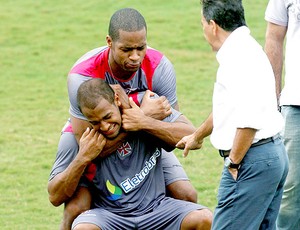 Dedé e Felippe Bastos no treino do Vasco (Foto: Cezar Loureiro / Agência O Globo)