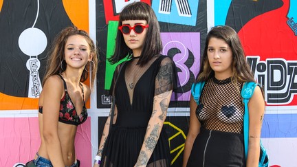 Sutiãs à mostra e transparência dominam looks no Lolla