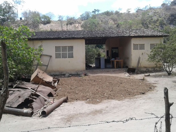 Casa onde grupo suspeito de tráfico foi preso em Belém de Maria (Foto: Divulgação/Polícia Civil)