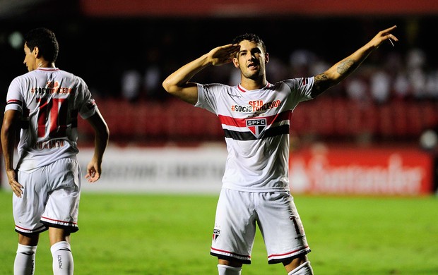 Pato, gol São Paulo x Danubio (Foto: Marcos Ribolli)
