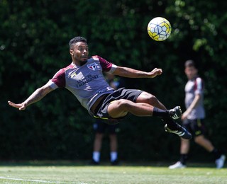 Negociando com o Verdão, agente de Michel Bastos deixa acerto para 2017