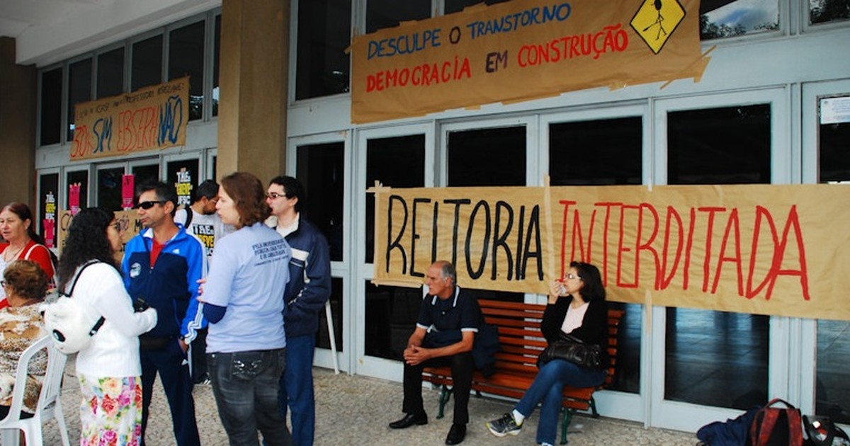 G Servidores Em Greve Fecham Reitorias Da Ufsc Por Tempo