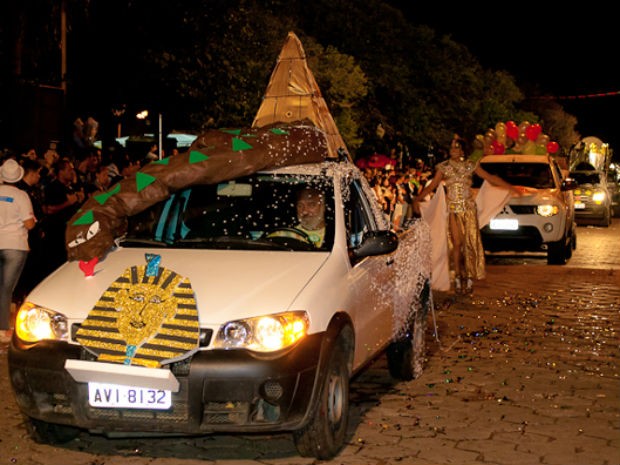 Concurso premia o grupo que enfeita o carro de forma mais criativa (Foto: Divulgação/Prefeitura de Tibagi)