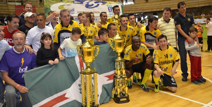 Santa Rita é campeã da Taça EPTV de Futsal 2014 (Foto: Angelo Tedeschi)
